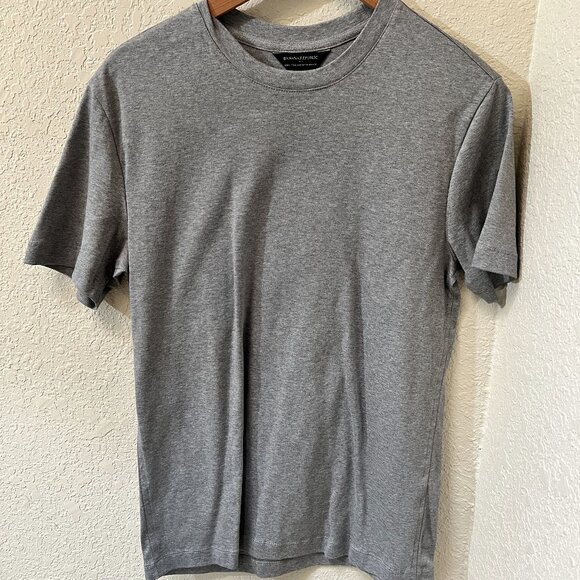 Banana Republic Light Grey Luxury-Touch Performance T-Shirt Small Short Sleeve - Picture 1 of 4